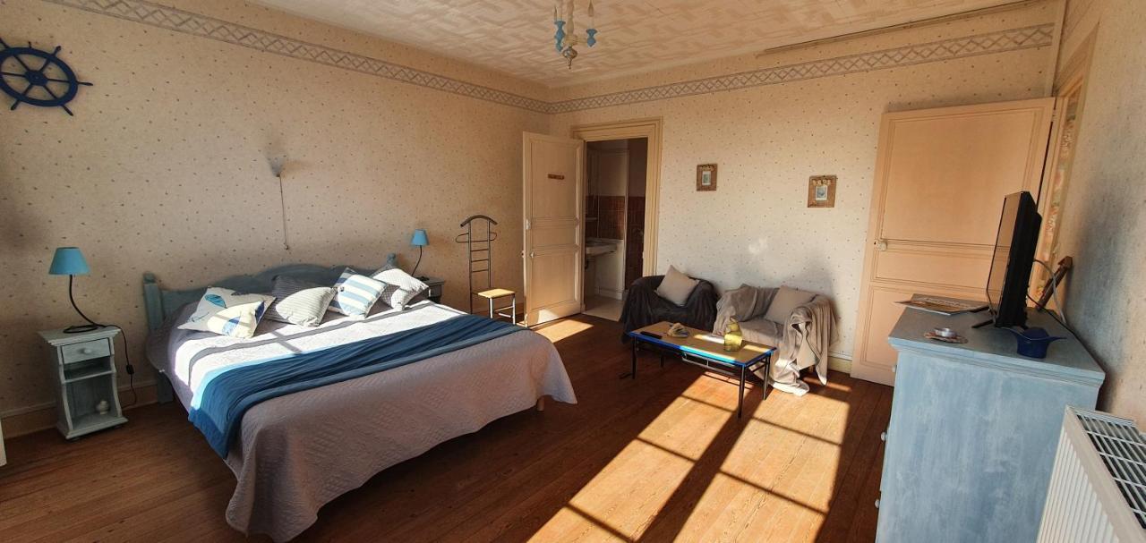 Joyeux Reveil Bed & Breakfast Courseulles-sur-Mer Exterior foto