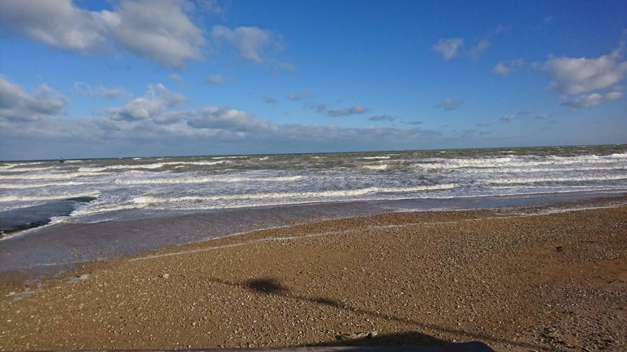 Joyeux Reveil Bed & Breakfast Courseulles-sur-Mer Exterior foto