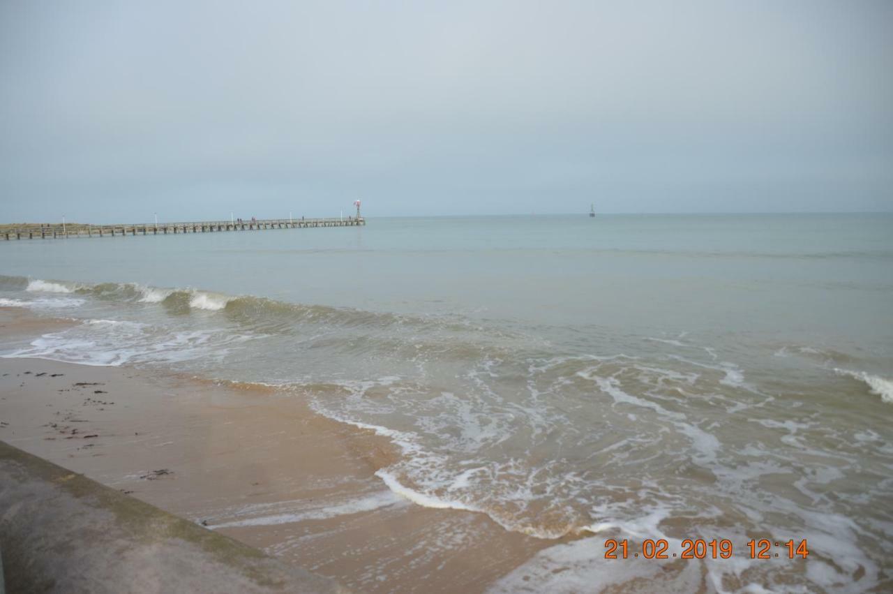 Joyeux Reveil Bed & Breakfast Courseulles-sur-Mer Exterior foto